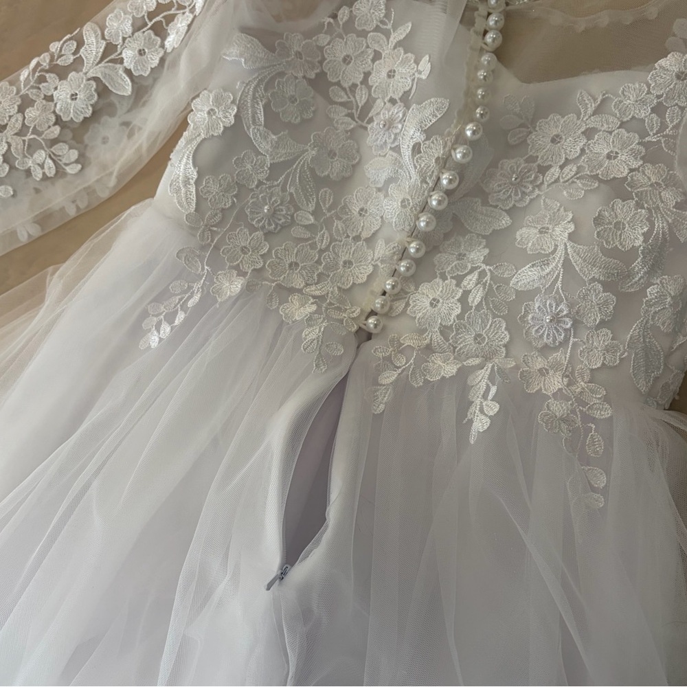 White Lace Girls First Communion Flower Girl Dress. - Picture 9 of 16
